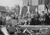 Salgótarján Főtér, 1947-es választási nagygyűlés. Középen Kádár János